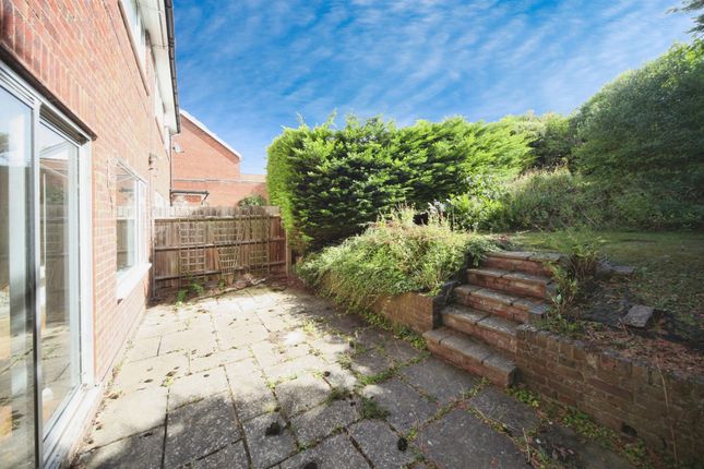 15, Bibshall Crescent, Dunstable photo 2