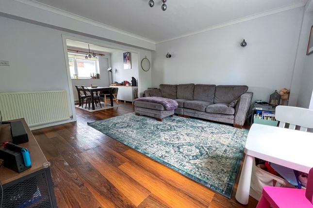 Mountwood, West Molesey photo 4