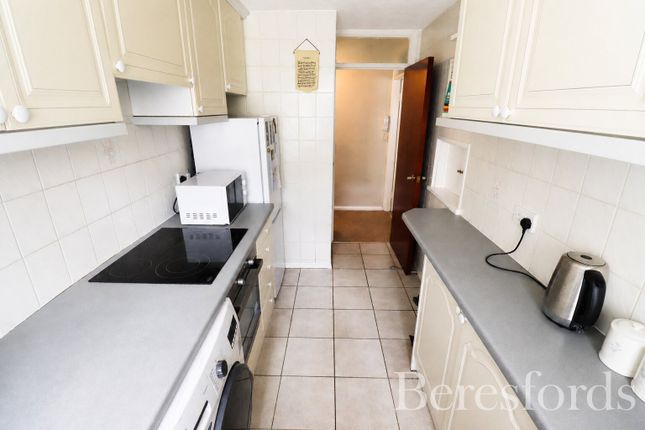 3, Carlton Close, Upminster photo 4