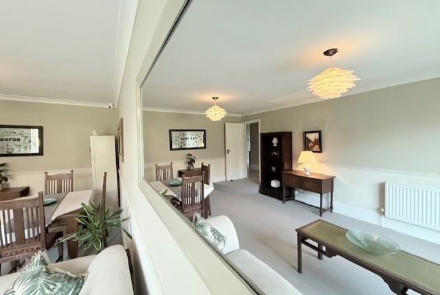 Flat 3, Meridian Court 23-25, Jevington Gardens, Eastbourne photo 4