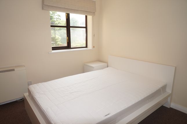 Flat 6, Manchester photo 4