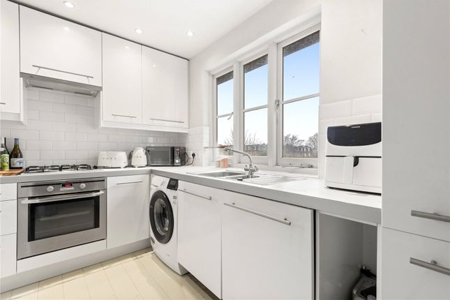 Flat 4, 18, Macaulay Road, London photo 3