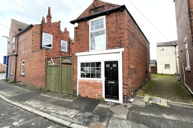 Thumbnail Detached house for sale in Chald Lane, Wakefield