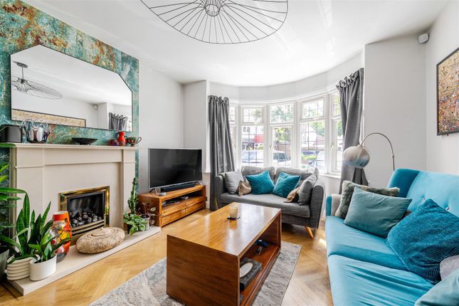 27, Cherry Orchard, West Drayton photo 2