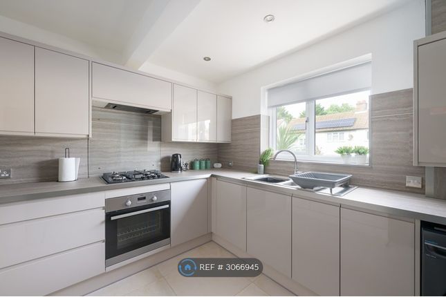 Wendover St, High Wycombe photo 3