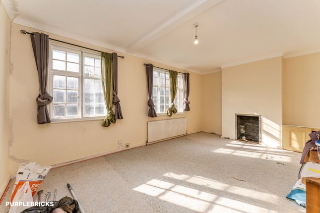 Flat 3/Hampton House, 109 Belsize Road, London photo 2