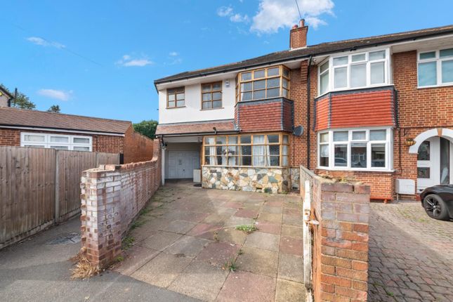 4-bed house on Blacklands Drive, Hayes, £675,000