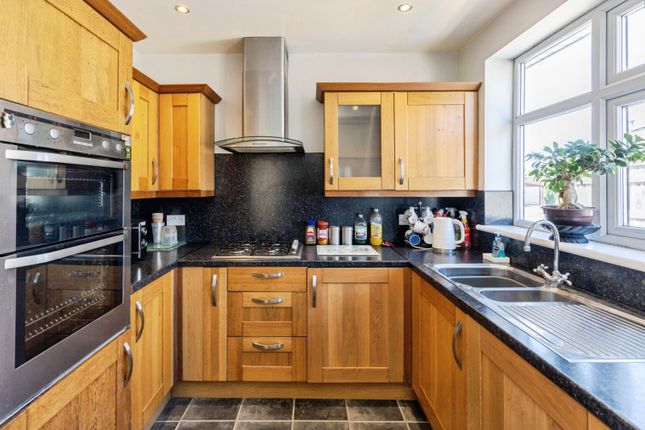 13, Bromley Close, Warrington photo 2