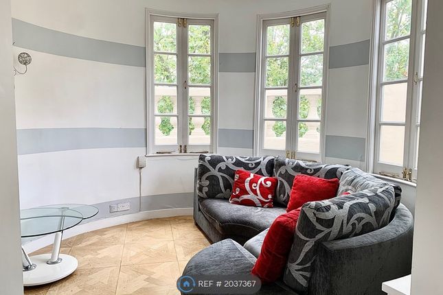 Flat to rent in Royal Crescent, London