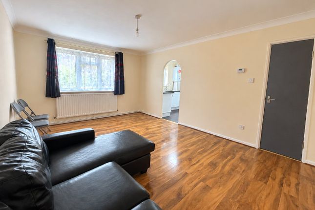 71, Evergreen Way, Greater London photo 2