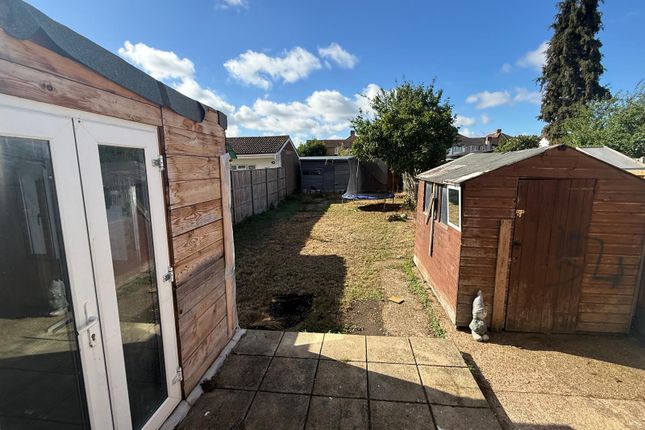 CRANFORD LANE, HARLINGTON  photo 5