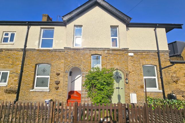 Flat to rent in Glenfield Road, West Ealing