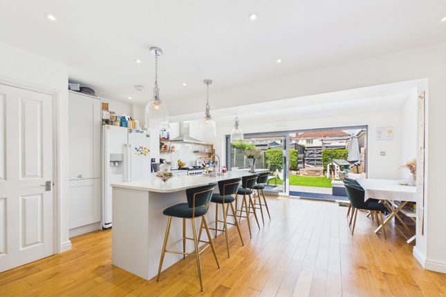 16 Monks Close, Lancing photo 3
