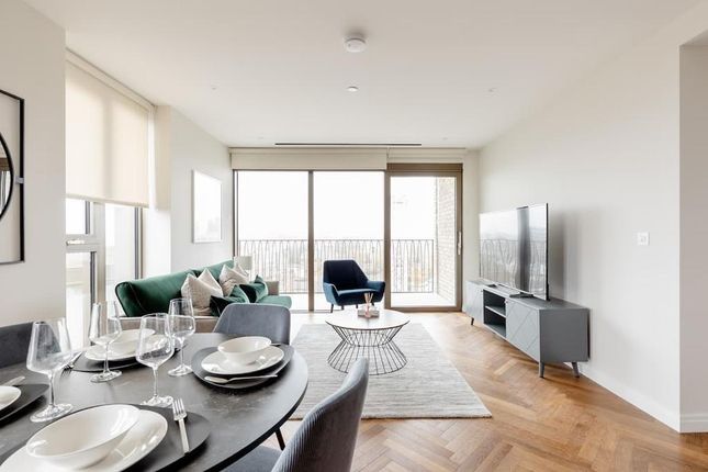 Flat to rent in Saxon House, Kings Road Park, London