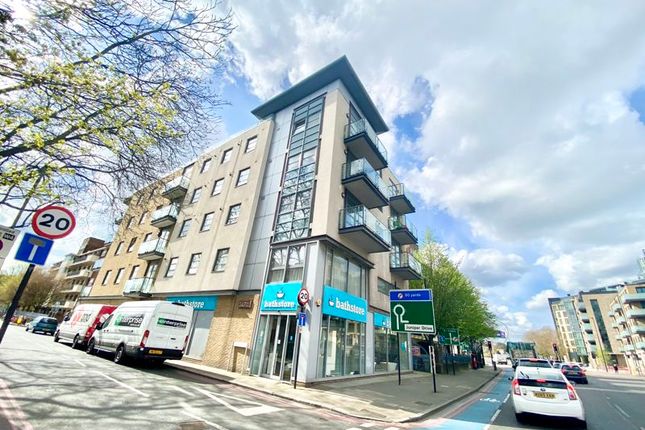 Thumbnail Flat to rent in Horizon Building, York Road, Battersea