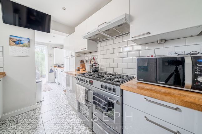 29 Benacre Road, Ipswich photo 4