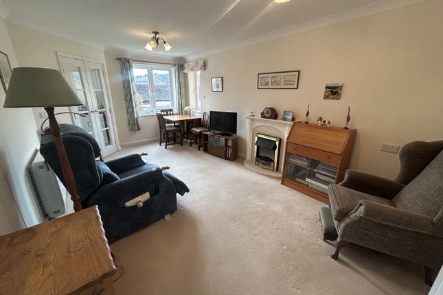 33 Gwenllian Morgan Court, Heol Gouesnou, Brecon photo 3