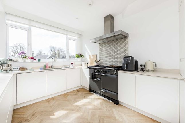 Flat for sale in Mowbray Road, Mapesbury, London