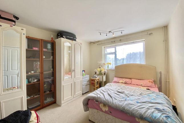 Maisonette for sale in Larch Crescent, Yeading, Hayes