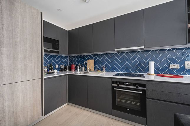 Flat for sale in Cremer Street, Hackney, London