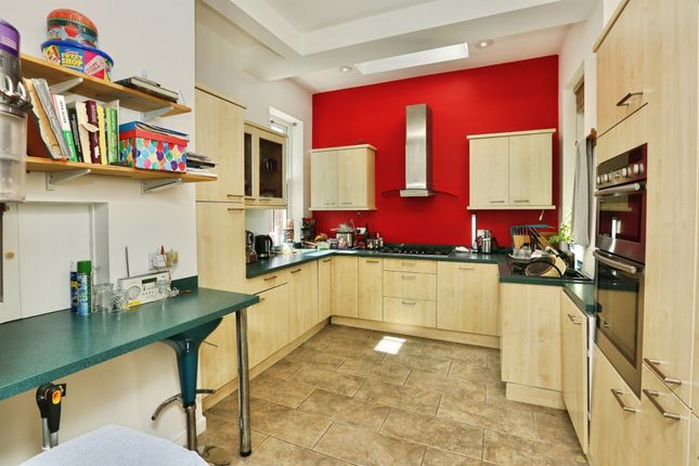 16, Manor Way, Lee-On-The-Solent photo 4