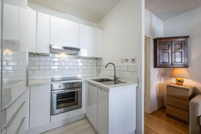 Flat 4, 19, Molyneux Street, London photo 4