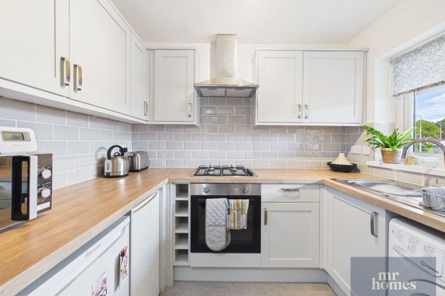 5 Tredegar Court, Heol Don, Cardiff photo 3