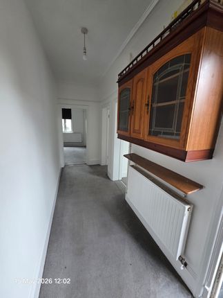90 High Street South, East Ham photo 4