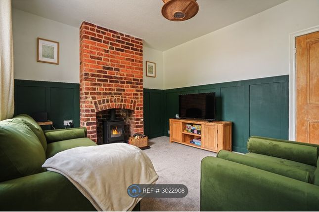 2-bed house on Top Road, Chesterfield, £1,680/mo