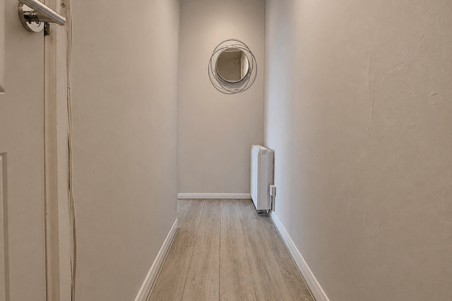 Flat 30, Hind House, 74 Hornsey Road, LONDON photo 5