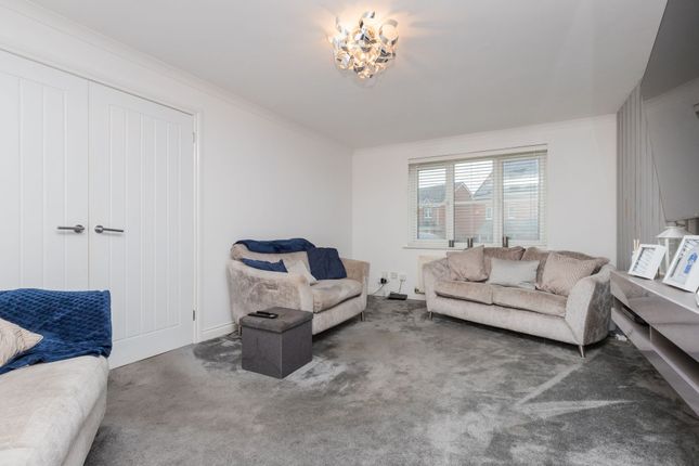 82 Garnqueen Crescent, Coatbridge photo 4