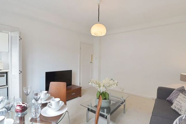 Flat 47, London photo 3