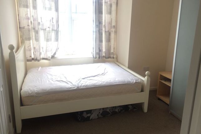 Flat 2 736A, High Road, Goodmayes photo 3