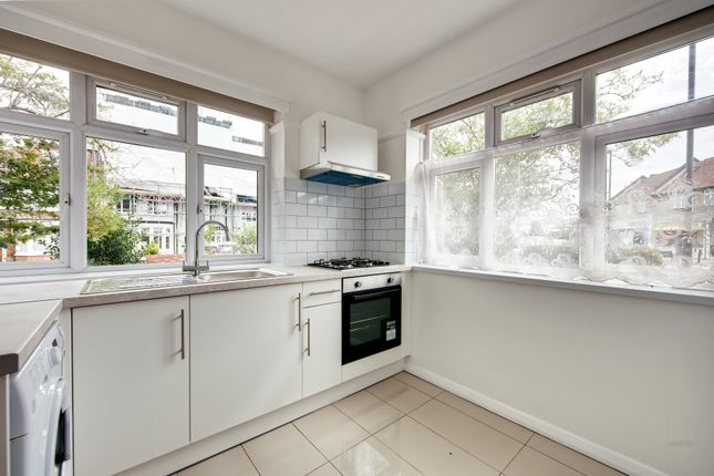 949, Green Lanes, London photo 4