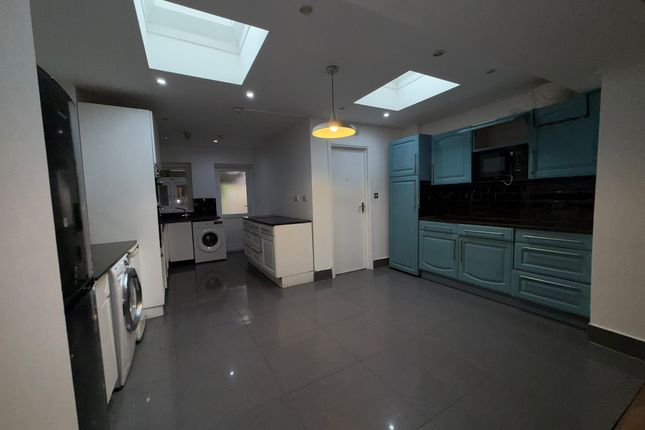 Dawson Avenue, Barking photo 3