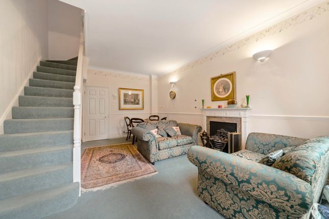 28, Elizabeth Square, London photo 2