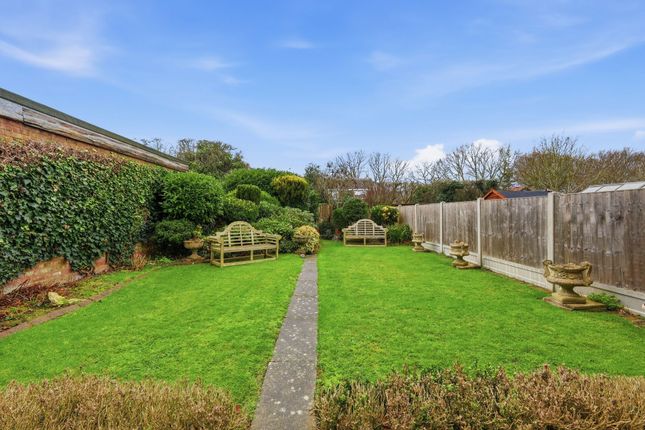 2 Stoney Hills, Billericay photo 4