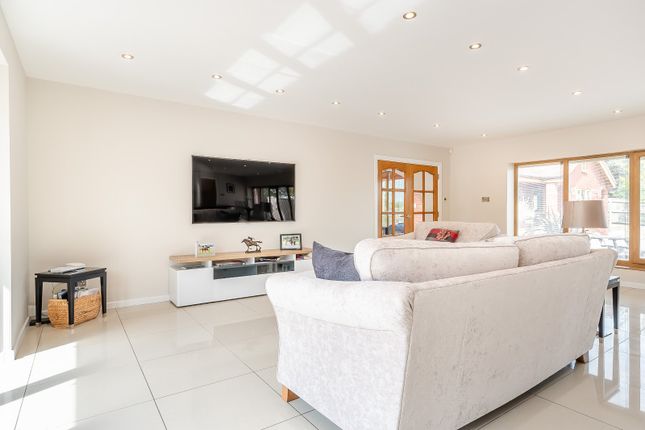 Kitchen/Sitting Area