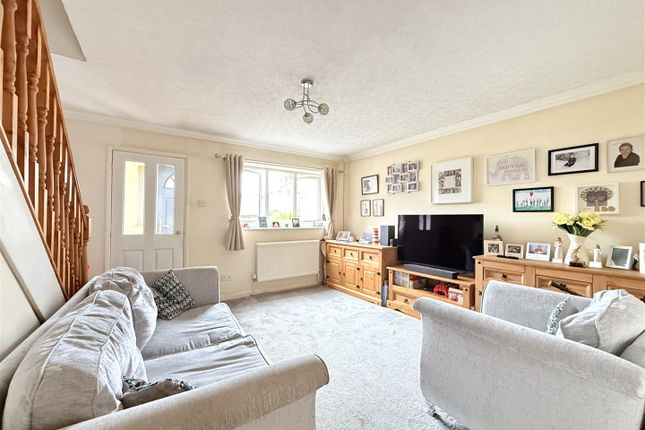 24, Highfield Drive, Mossley photo 2