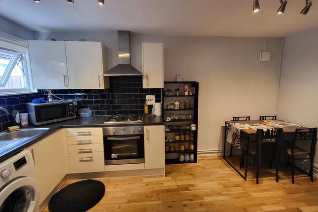 2-bed house on 11, Allingham Close, Hanwell, £2,600/mo