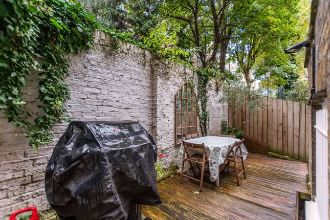 Maisonette to rent in Earls Court Square, Earls Court, London