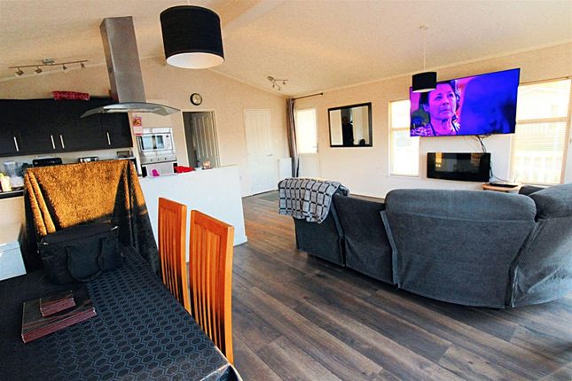 8, Orchard Close, Elm Farm Country Park, Clacton-On-Sea photo 3