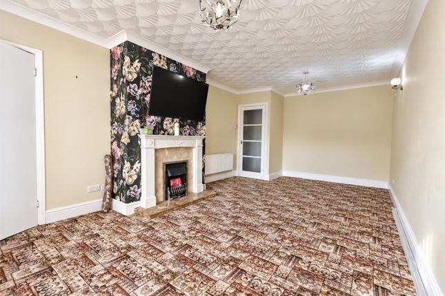 Millfield Crescent, Stoke-On-Trent photo 4