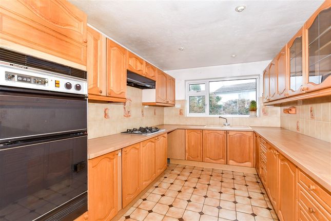 Quested Way Harrietsham, Maidstone photo 2