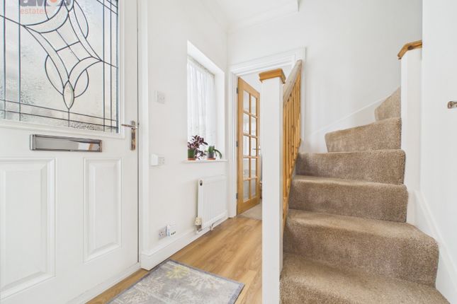 24 Dalwood Gardens, Hadleigh, Essex photo 4
