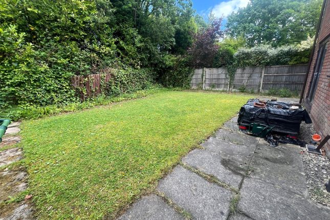 23, Pentland Close, Stockport photo 4