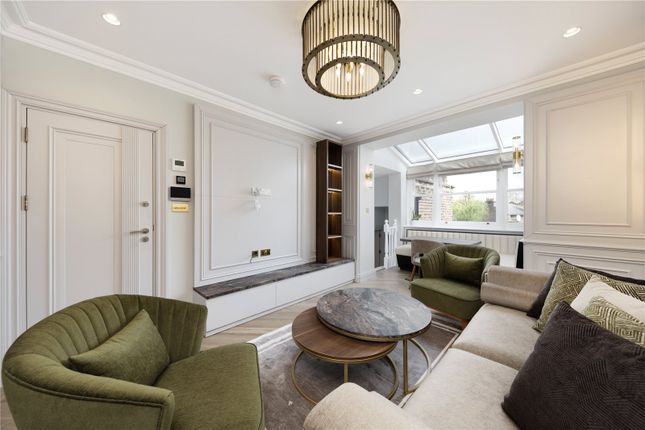 Flat to rent in Royal Crescent, London