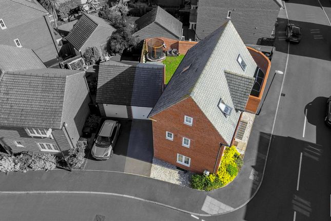1, Sunderland Close, Church Gresley photo 4