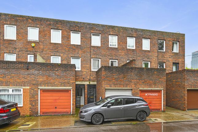 Thumbnail Terraced house for sale in Kemps Drive, London