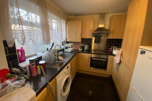 Terraced house for sale in Cleave Avenue, Hayes